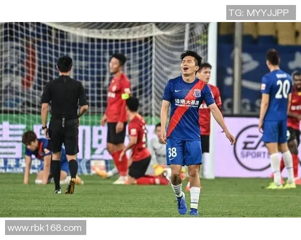 新闻中国足球俱乐部冲击亚冠决赛，球迷热情支持球队冲刺亚洲足坛霸主地位！